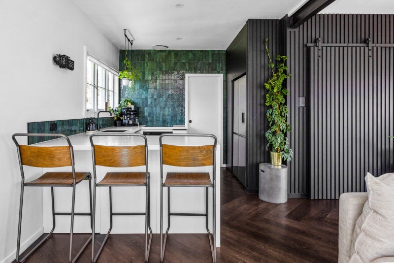 709 Grove Road, Mayfair, Hastings - Carousel 2