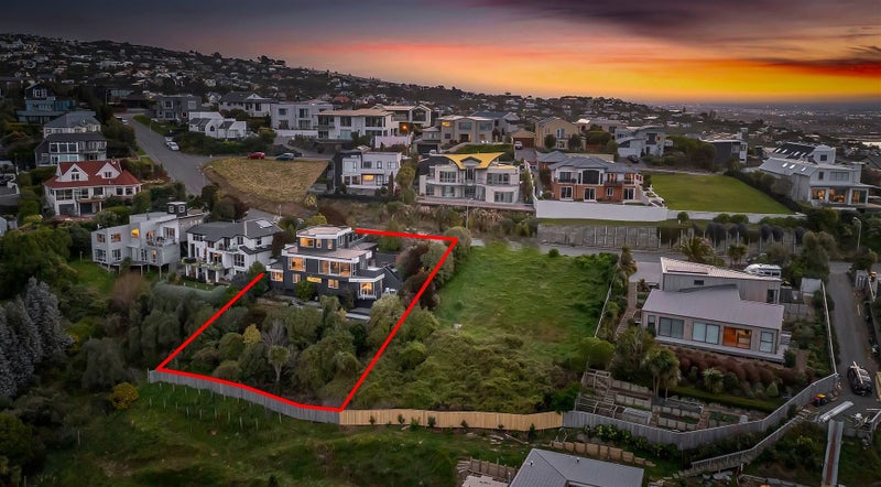 18 Glendevere Terrace, Redcliffs, Christchurch - Carousel 2