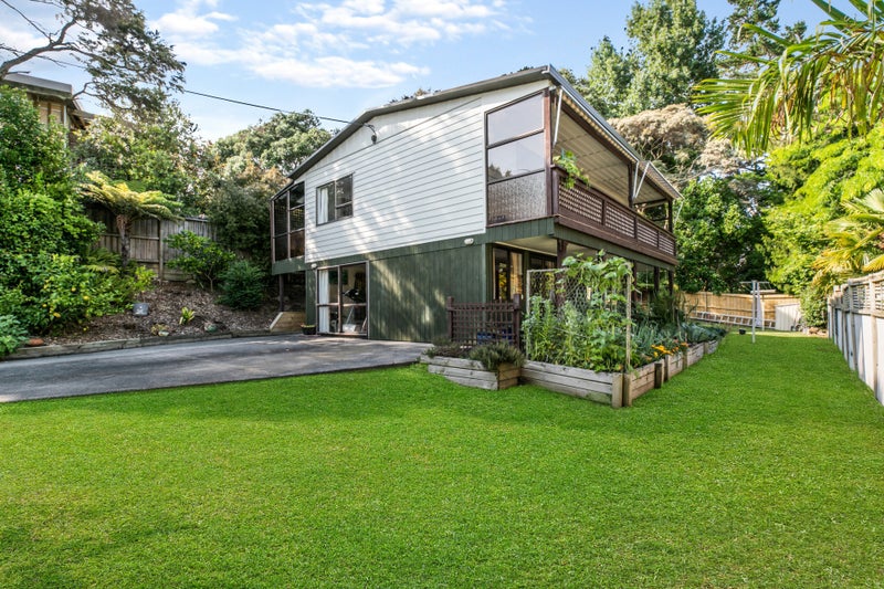 25 Waiora Road, Stanmore Bay, Whangaparaoa - Carousel 1