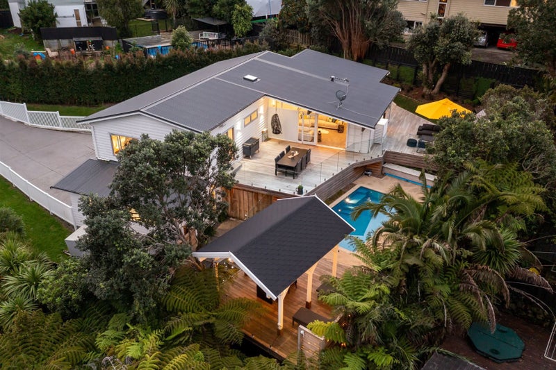 20 Asbury Crescent, Campbells Bay, Auckland - Carousel 1