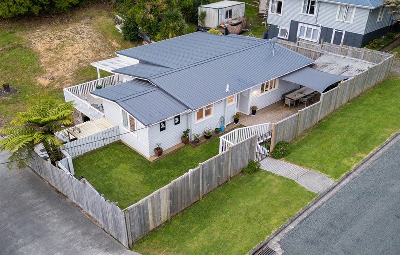 7 Norman Road, Titirangi, Auckland - Carousel 2