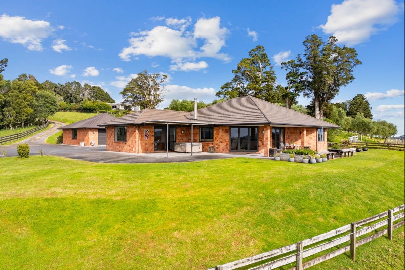 318 Vinegar Hill Road, Kamo - Carousel 1