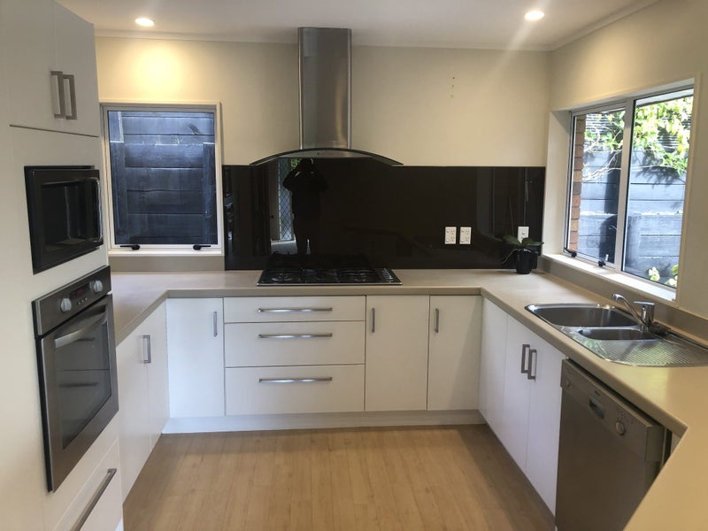 1/14 Silkwood Grove, Totara Heights, Auckland - Carousel 2