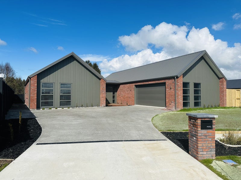 20 Tekapo Road, Baverstock, Hamilton - Carousel 1