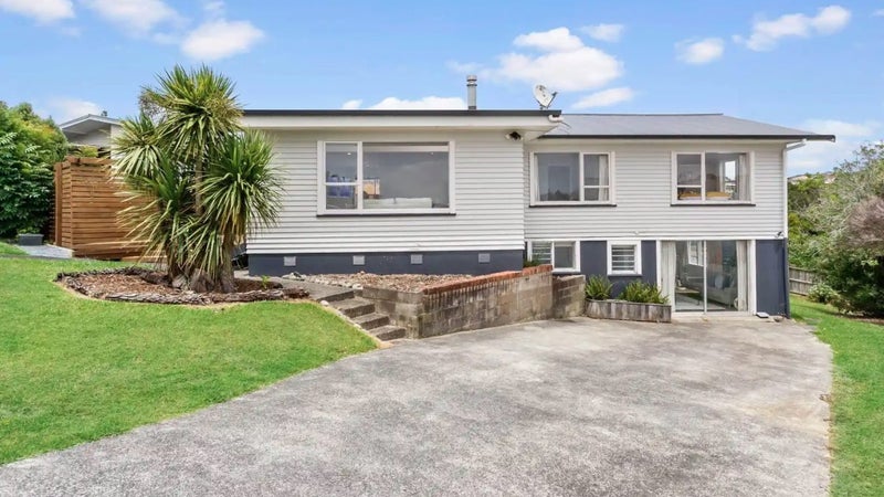 45 Commodore Drive, Lynfield, Auckland - Carousel 1