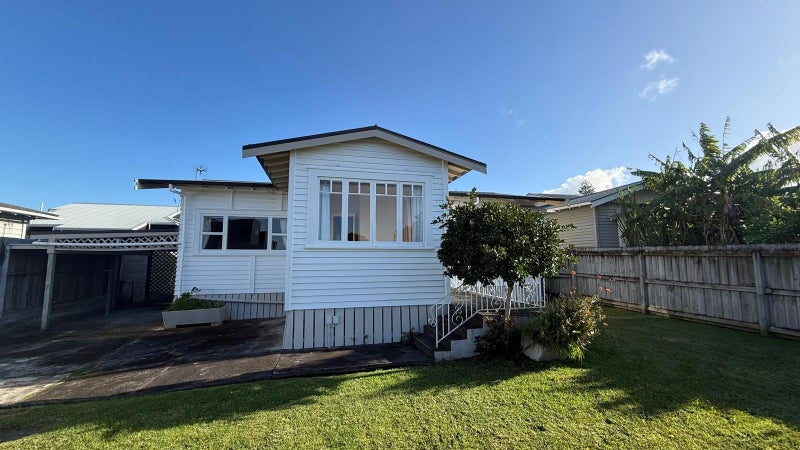 150 Point Chevalier Road, Point Chevalier, Auckland - Carousel 1