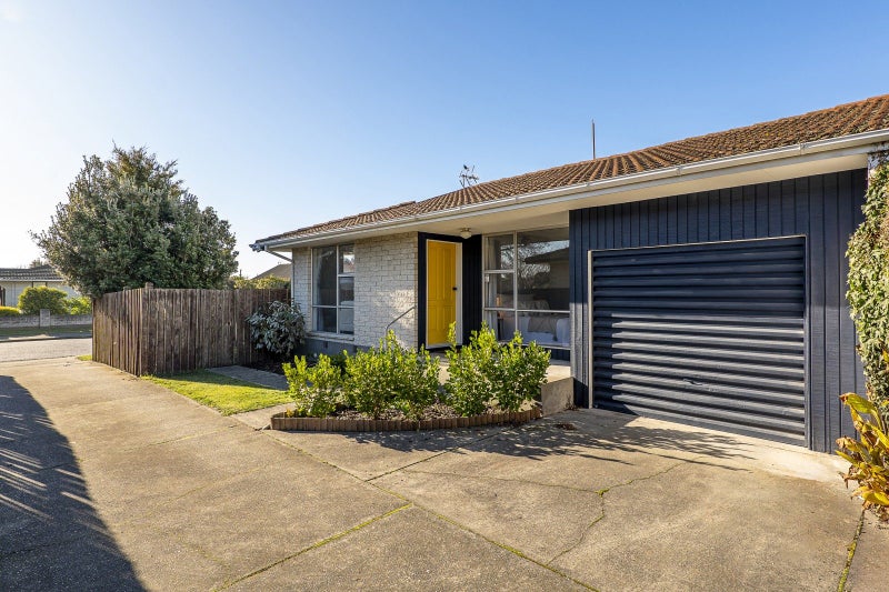 1/18 Gibson Drive, Hornby, Christchurch - Carousel 1