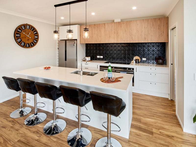 107 Queen Charlotte Drive, Aotea, Porirua - Carousel 2