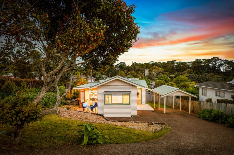 16 Harrybrook Road, Green Bay, Auckland - Carousel 1