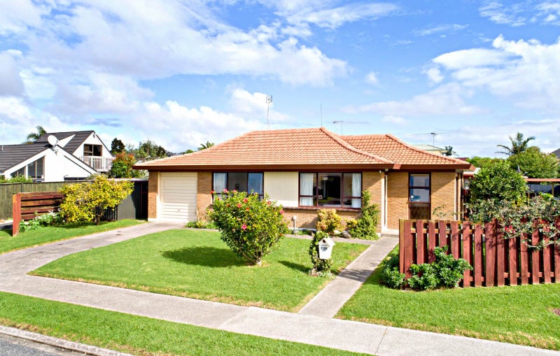 1/60 Vivian Wilson Drive, Eastern Beach, Auckland - Carousel 1