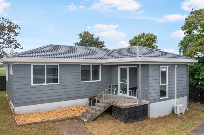 2/77 Luanda Drive, Ranui, Auckland - Carousel 1