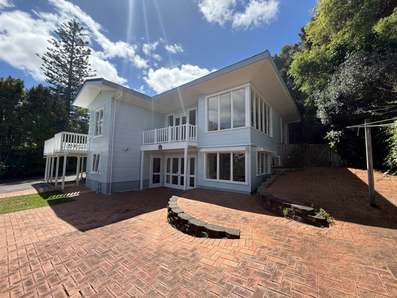 8 Highland Avenue, Titirangi, Auckland - Carousel 1