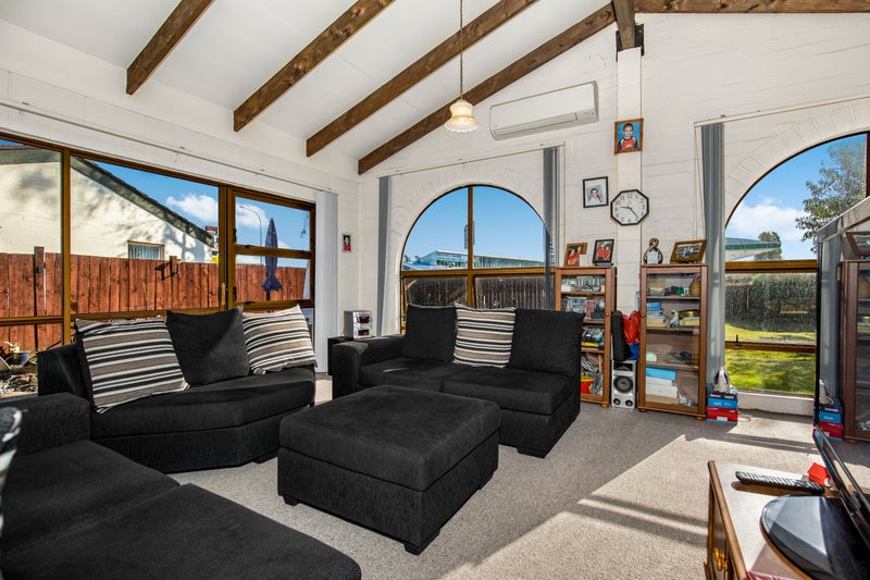 2/64 Challen Close, Conifer Grove, Takanini - Carousel 2