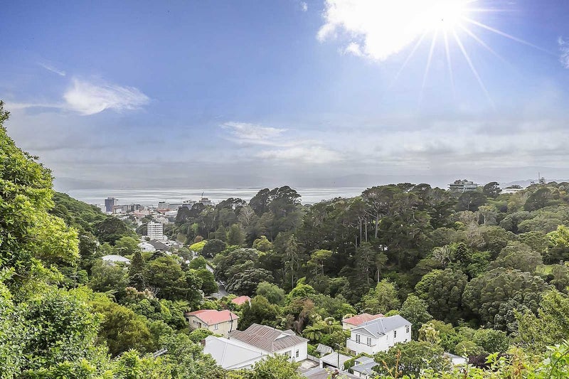 39 Garden Road, Northland, Wellington - Carousel 1