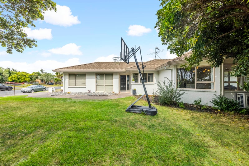 2 Randwick Place, Randwick Park, Auckland - Carousel 2