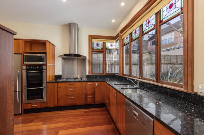 24 Moir Street, Mount Victoria, Wellington - Carousel 1