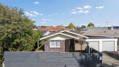 14A Balgowan Terrace, Conifer Grove, Takanini - Carousel 1