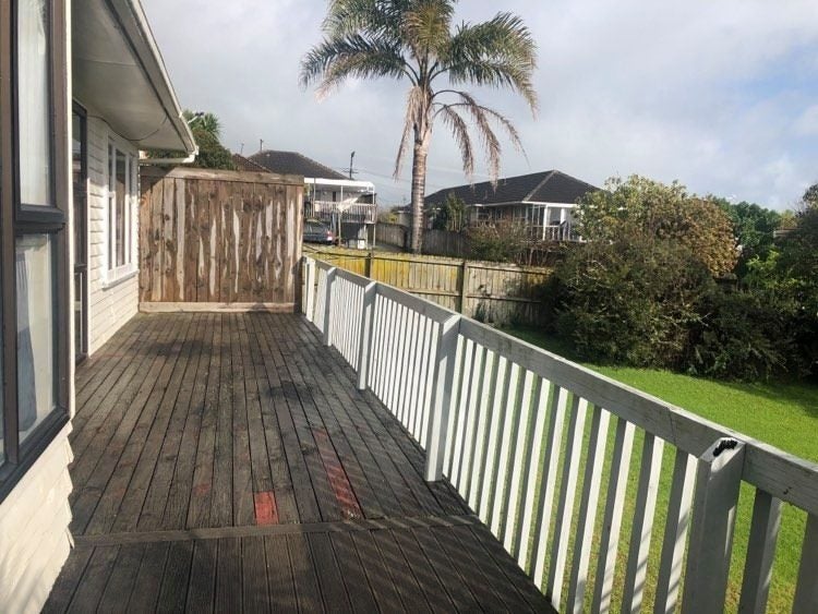 2/8 Coronation Road, Glenfield, Auckland - Carousel 15