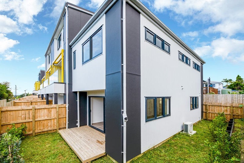 4/43B Waimumu Road, Massey, Auckland - Carousel 1