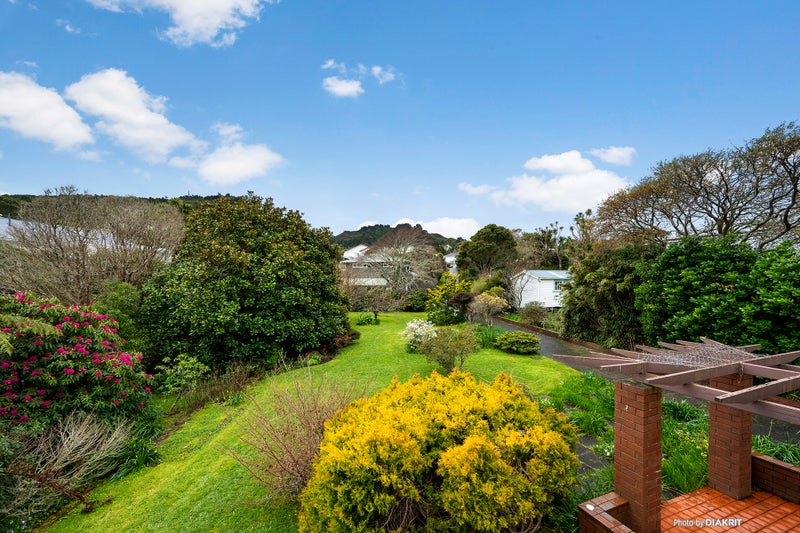 37 Simla Crescent, Khandallah, Wellington - Carousel 2