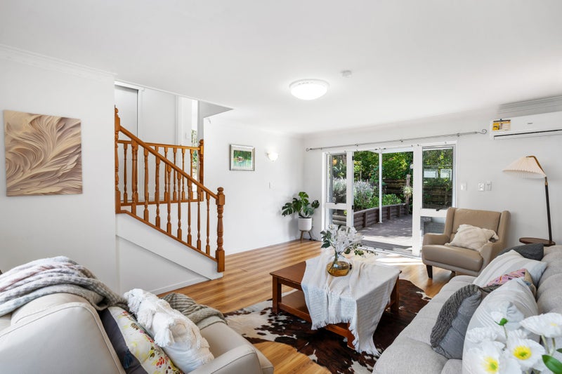 2/6 Bellbird Rise, Murrays Bay, Auckland - Carousel 2