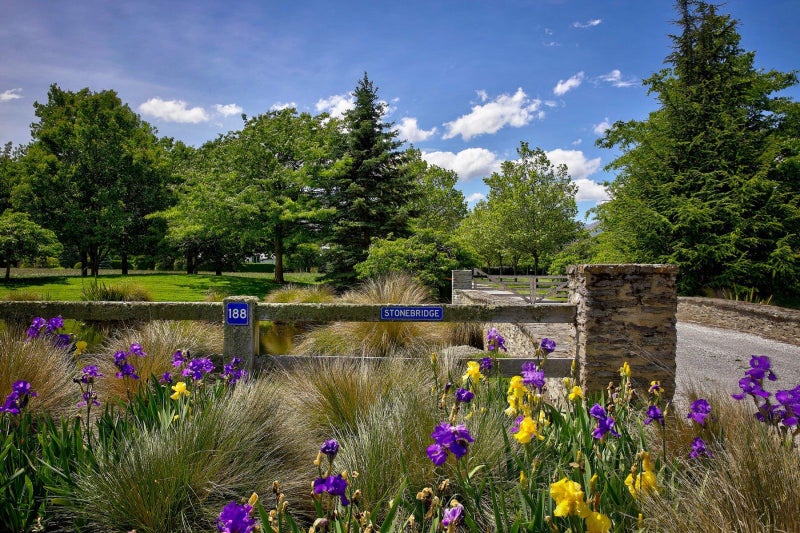 8/188 Domain Road, Queenstown - Carousel 1