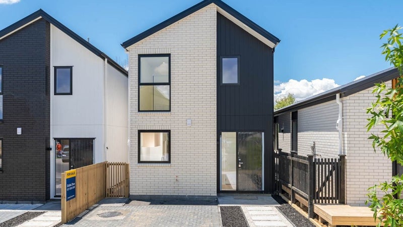 18 Paretao Street, Massey, Auckland - Carousel 1