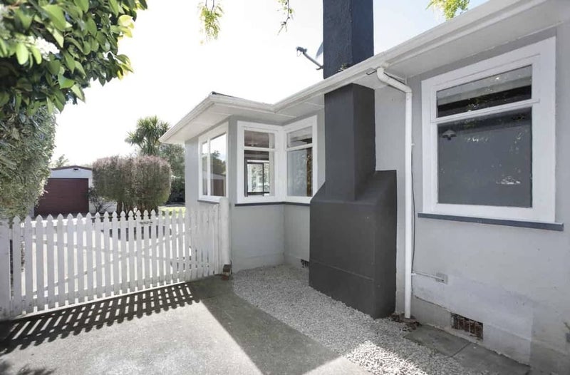 8 Nairn Crescent, Awapuni, Palmerston North - Carousel 1