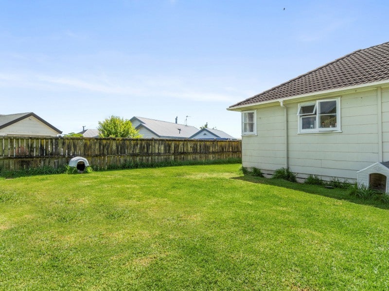 11 Surrey Grove, Parkvale, Tauranga - Carousel 2