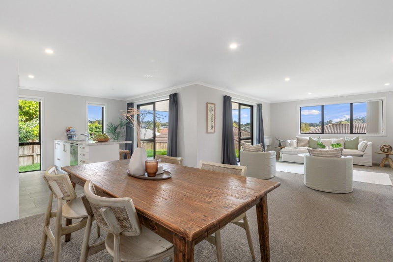 11 Caldera Crescent, Pyes Pa, Tauranga - Carousel 2