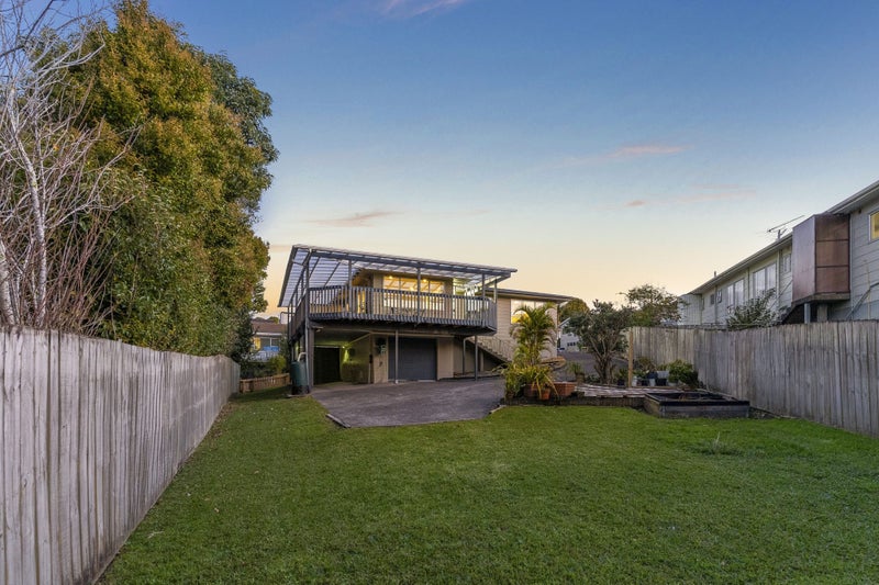 21 Celeste Place, Totara Vale, Auckland - Carousel 15