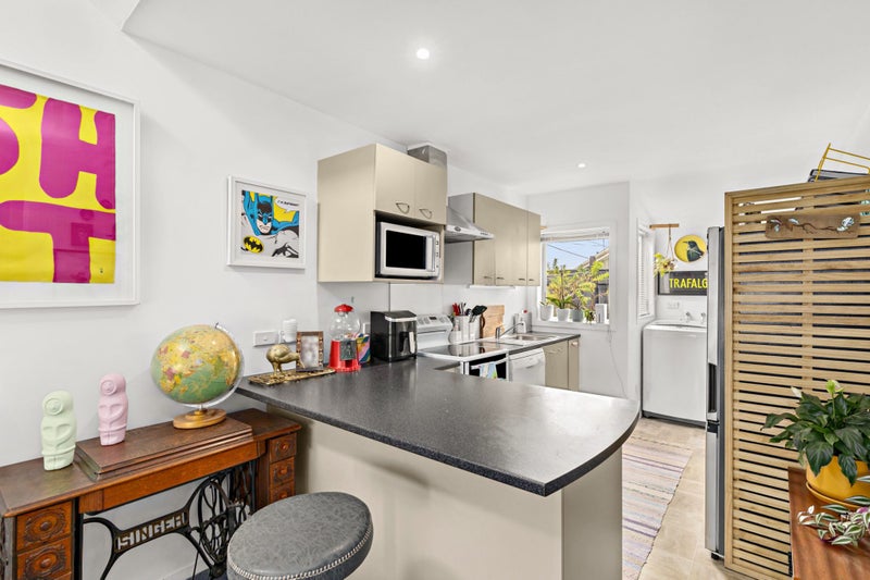 2/2 Alice ST, Alicetown, Lower Hutt - Carousel 2