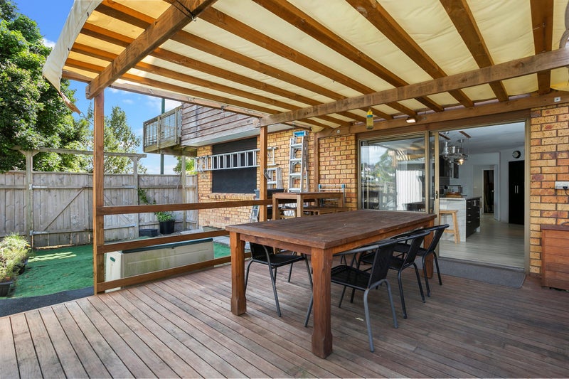 1/1 Sharon Road, Waiake, Auckland - Carousel 17