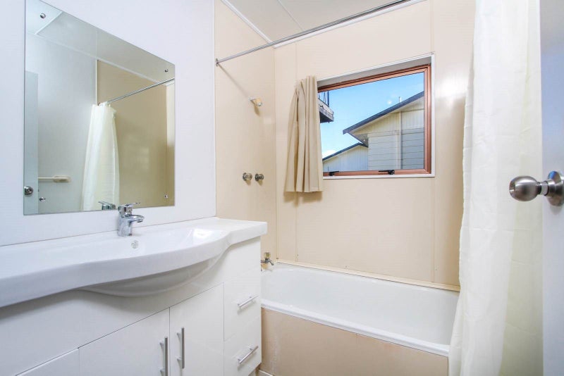 10/31 Blease Street, New Lynn, Auckland - Carousel 2
