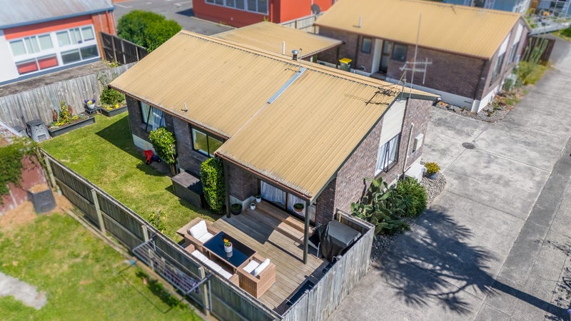29B Cook Street, Hamilton East, Hamilton - Carousel 1