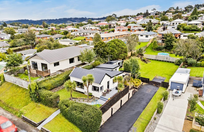 18 Binnie Street, Abbotsford, Dunedin - Carousel 1