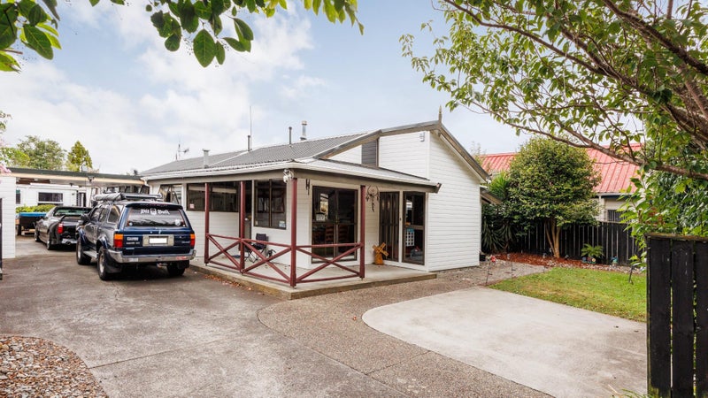 182 Amberley Avenue, Highbury, Palmerston North - Carousel 1
