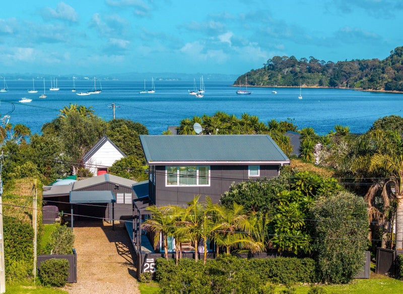 25 Rata Street, Oneroa, Waiheke Island - Carousel 1