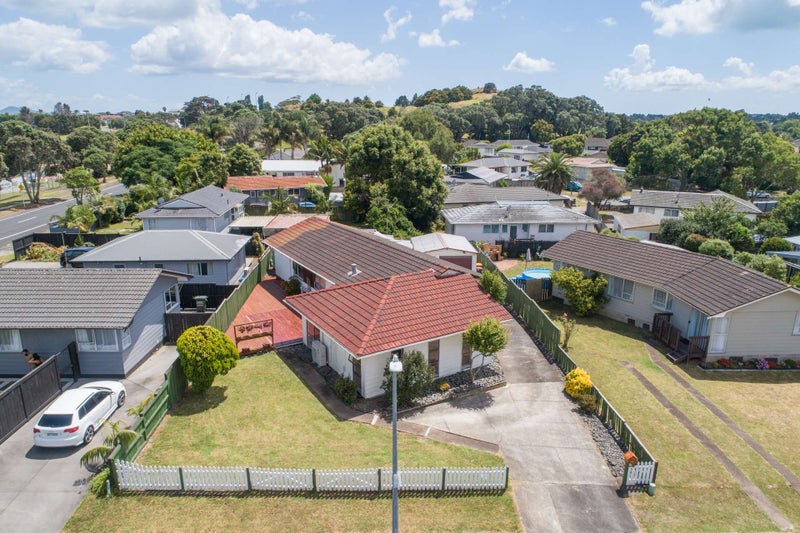 4 Blanche Way, Half Moon Bay, Auckland - Carousel 1