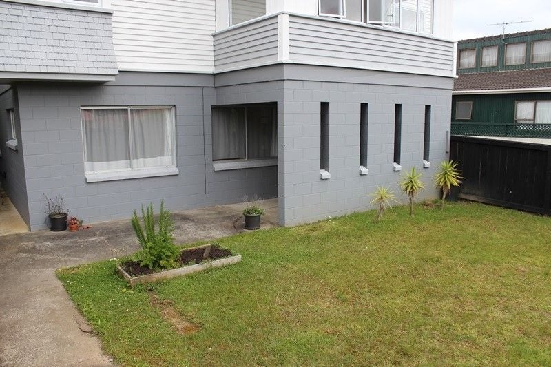 1/16 Wernham Place, Northcote, Auckland - Carousel 2
