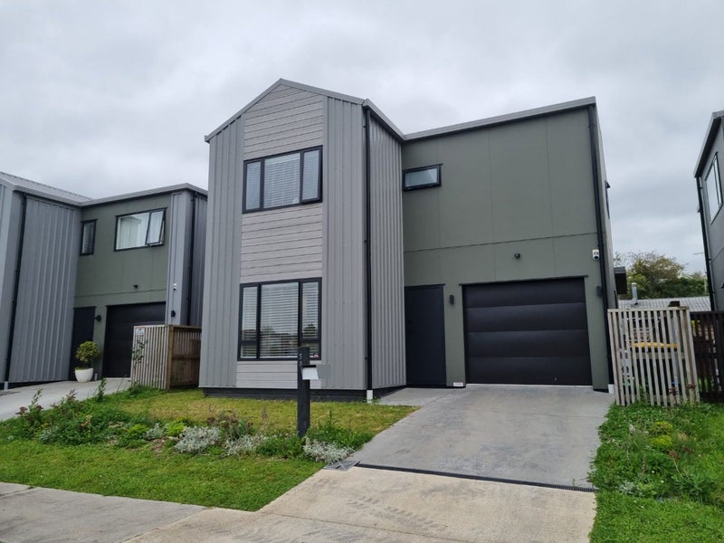 50 Jacks Landing Drive, Hamilton Lake, Hamilton - Carousel 1