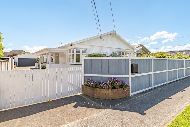5 Copeland Street, Hutt Central, Lower Hutt - Carousel 24