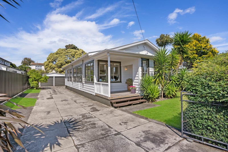 484 Sandringham Road, Sandringham, Auckland - Carousel 1