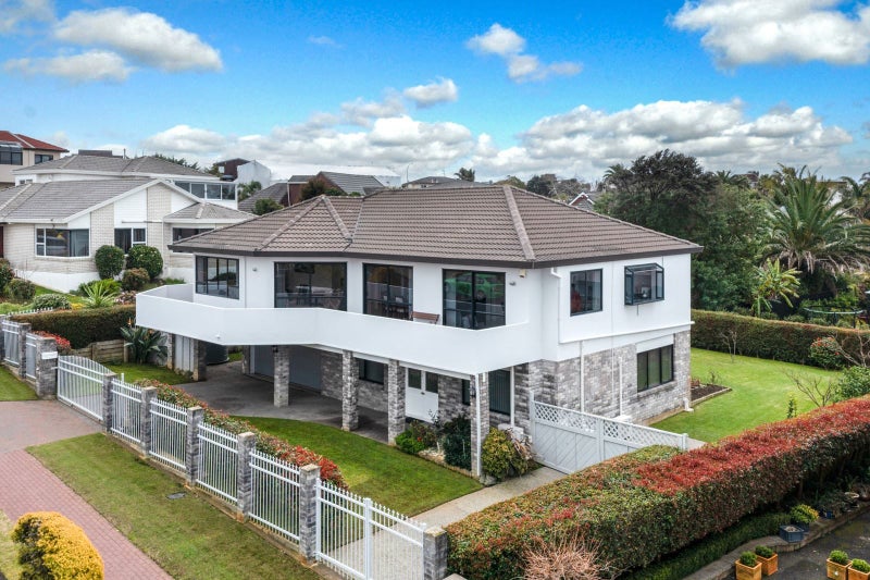 14 Ferntree Terrace, West Harbour, Auckland - Carousel 1