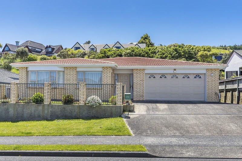 139 Woodman Drive, Tawa, Wellington - Carousel 1