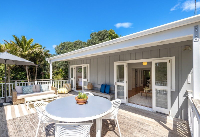 8 Palm Road, Palm Beach, Waiheke Island - Carousel 1
