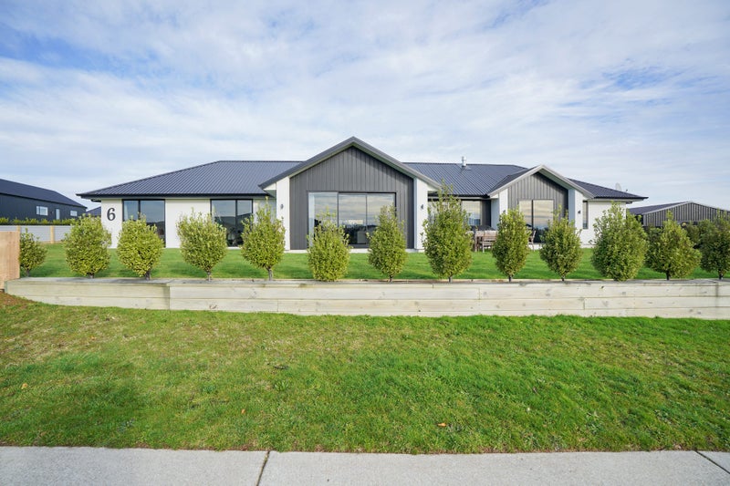 6 Chatham Rise, Seaward Bush, Invercargill - Carousel 1