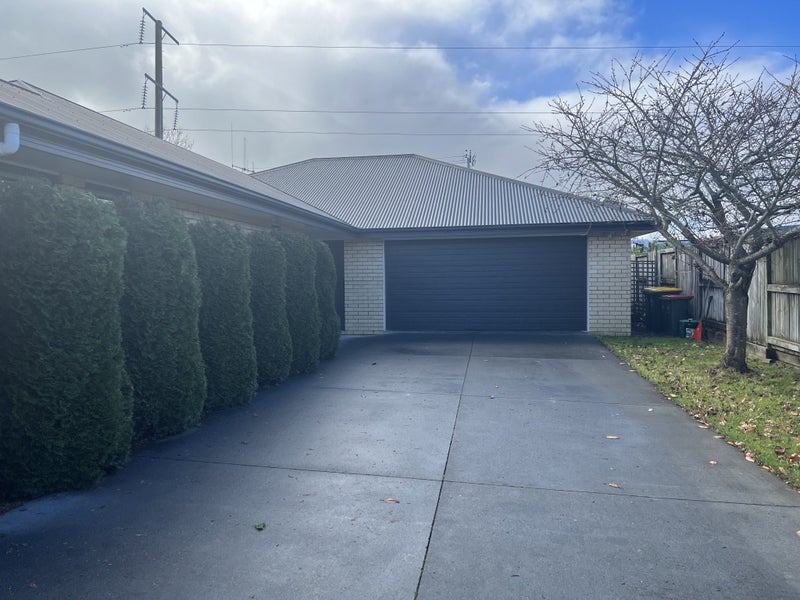 6 Shirley Place, Huntington, Hamilton - Carousel 1