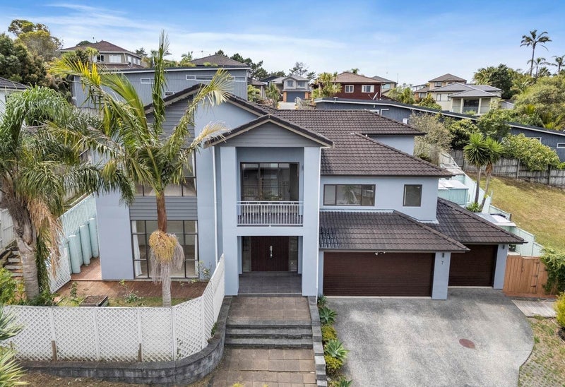 7 Lambir Place, Fairview Heights, Auckland - Carousel 2
