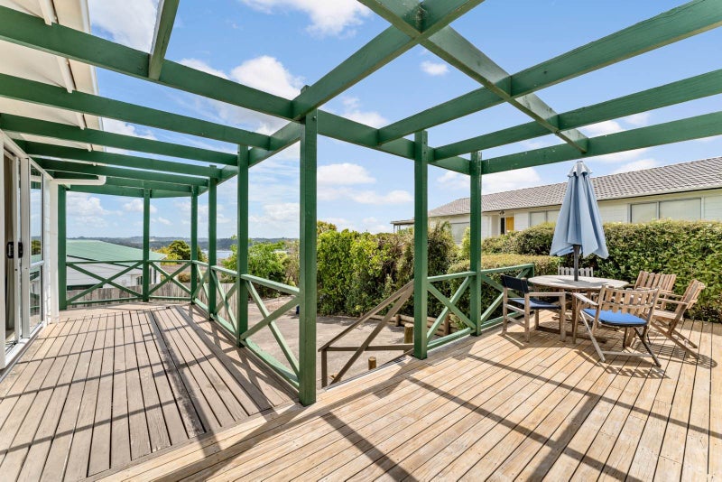 1/10 Meadowood Drive, Unsworth Heights, Auckland - Carousel 2